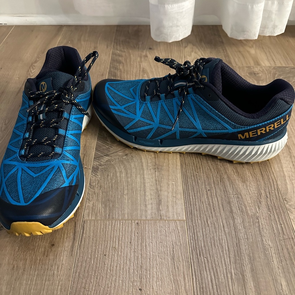 Men’s Merrell sneakers